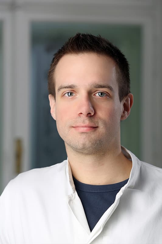 Tomislav Krhen univ.mag.med.dent. spec. oralne kirurgije
